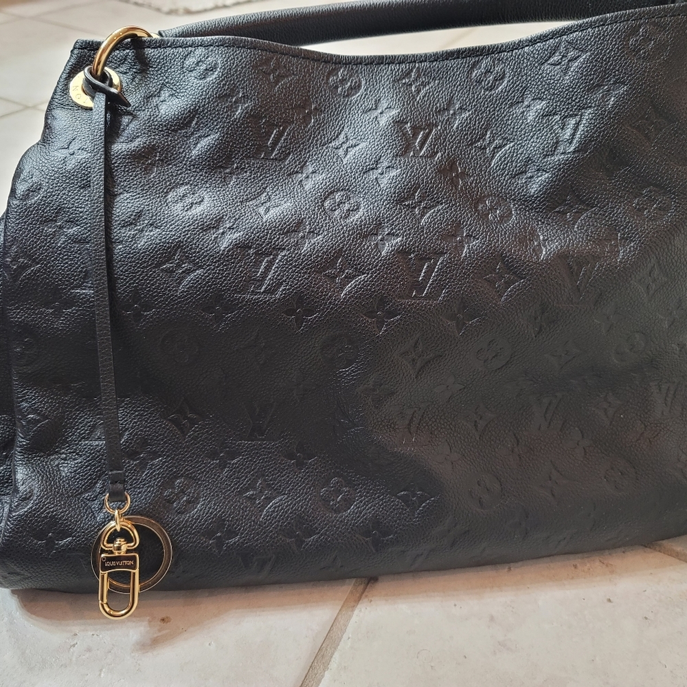 Louis Vuitton GM Black Artsy